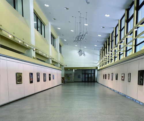 江東文化センター 展示ロビー